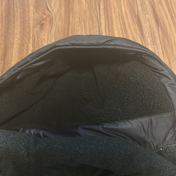 Warm UNIQLO down zip-up jacket with hood. Size L - Picture 6 of 7